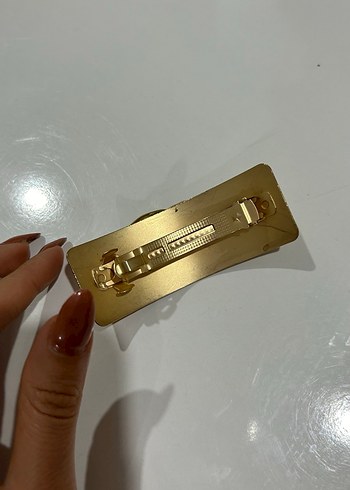 Zincir Detaylı Altın Renkli Kadın Bileklik - Görsel 3