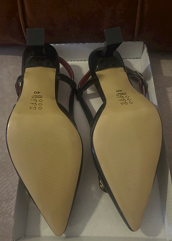 Kırmızı Tokalı Stiletto Topuklu Kadın Ayakkabı - Görsel 4