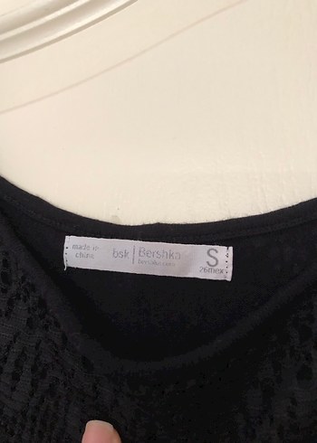 s Beden siyah dantel işlemeli ip askılı crop top