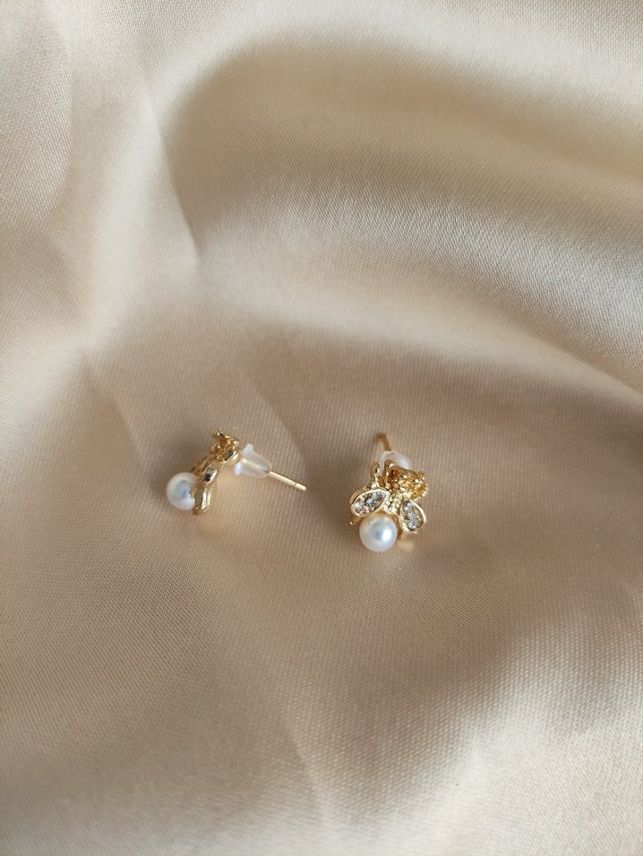 Mini Altın Renkli Çiçekli Boncuklu Küpe - Görsel 2