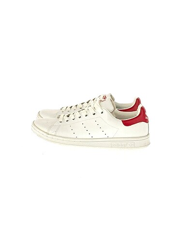 Adidas Spor Ayakkabı %70 İndirimli.