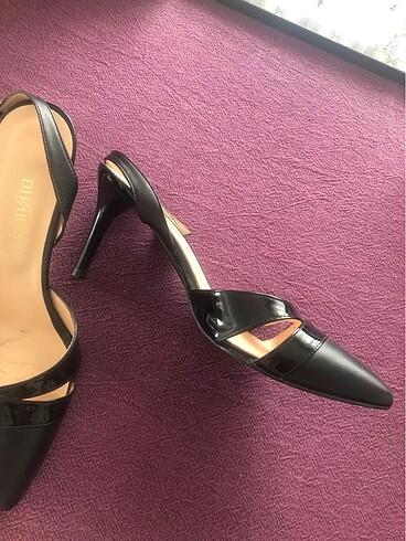 37 Beden Arkası açık stiletto
