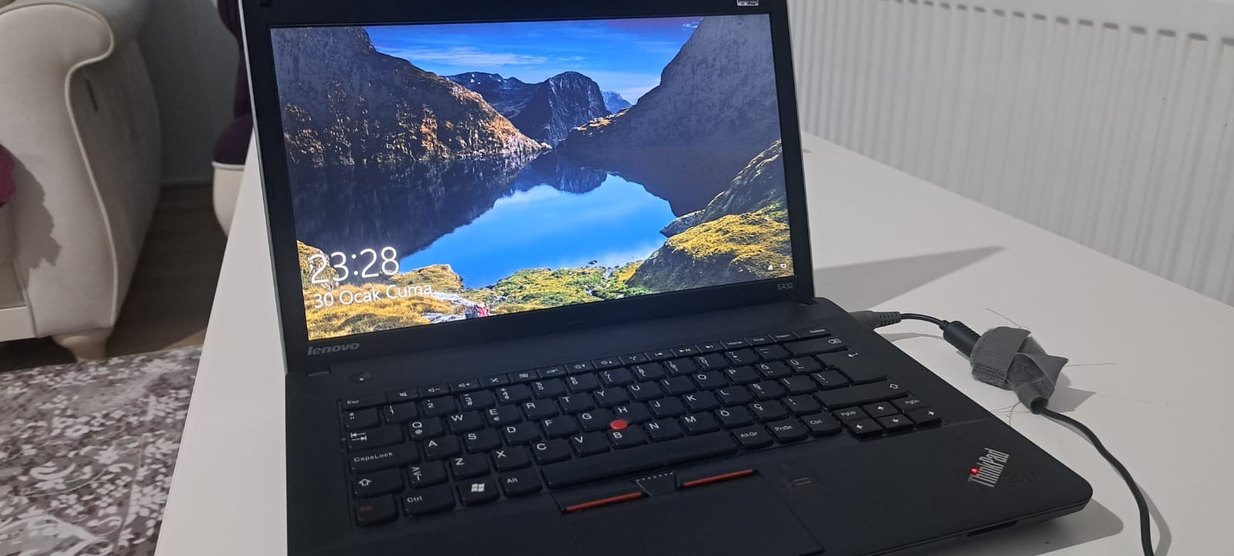 Lacivert Renkli Laptop - Görsel 3