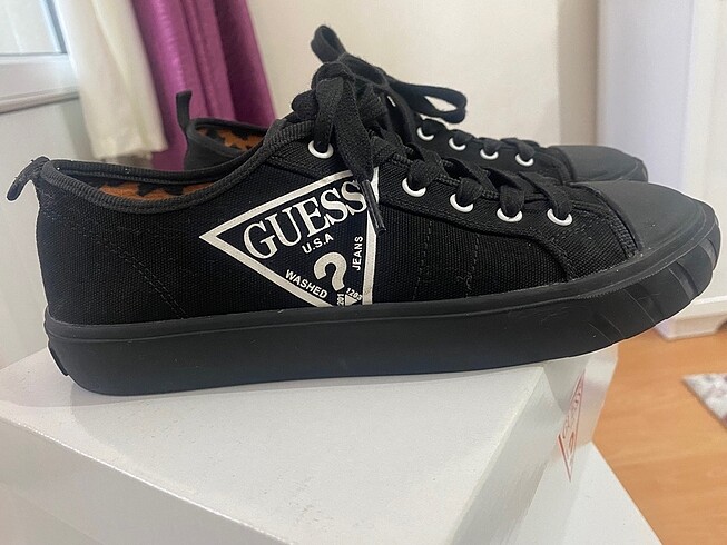 Guess sneaker