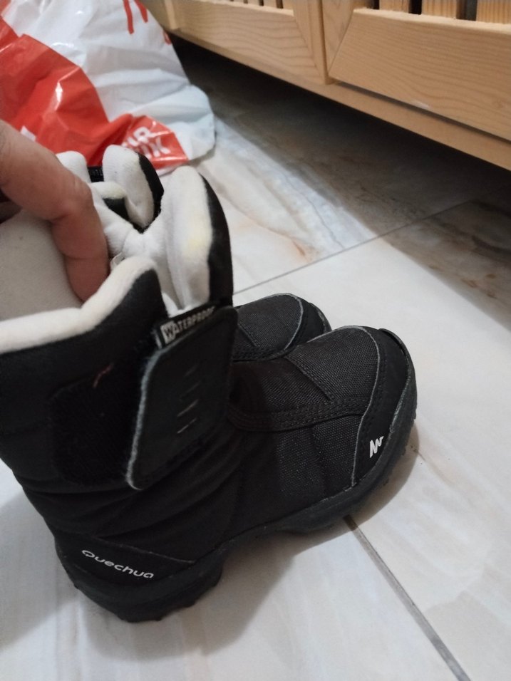 Erkek Çocuk Siyah Cırtlı Kauçuk Bot - Görsel 4