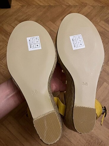 38 Beden sarı Renk Sarı dolgu taban topuklu sandalet