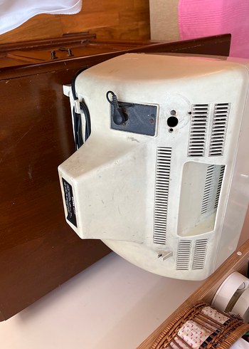 Bej Renk Retro TV Monitörü - Görsel 4