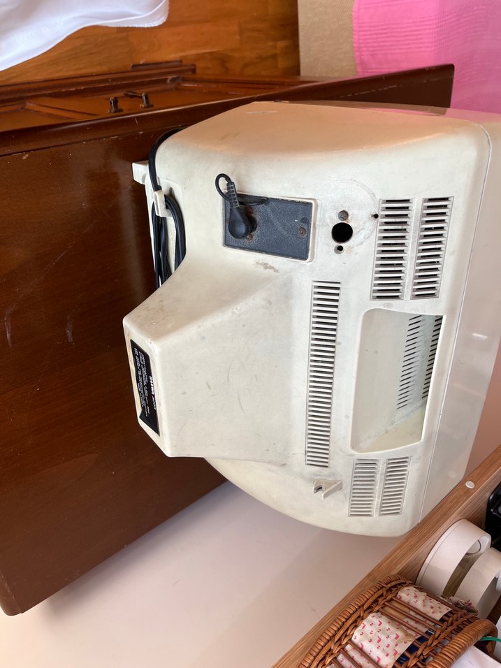 Bej Renk Retro TV Monitörü - Görsel 4