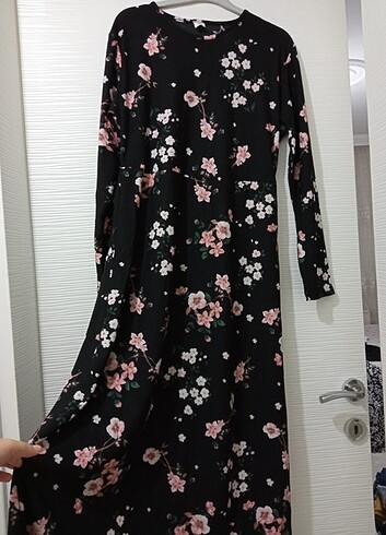 Siyah pembe çiçekli elbise 
