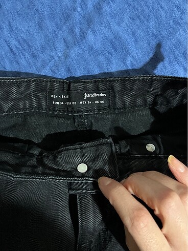 Stradivarius Siyah Çan etek