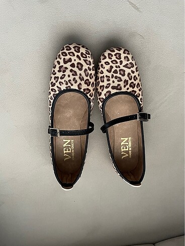 Leopar desenli babet