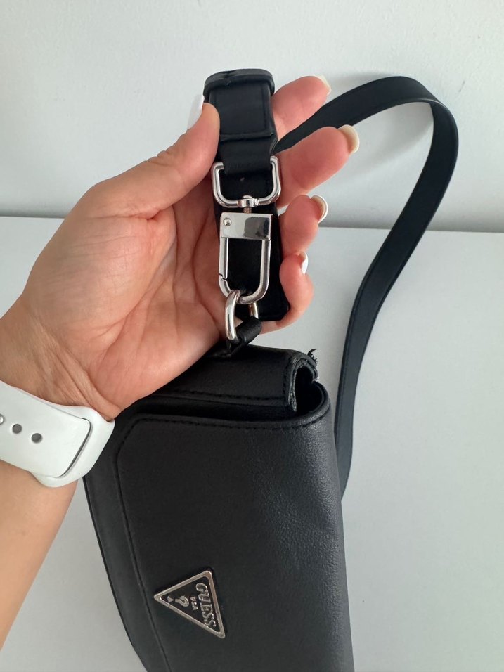 Siyah Guess Deri Kemerli Kadın Çanta - Görsel 5