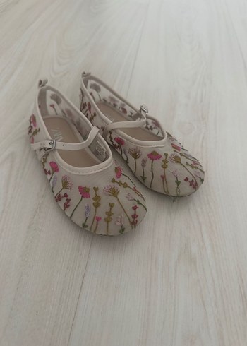 Nakışlı Beyaz Kız Babet Dantel Detaylı - Görsel 4