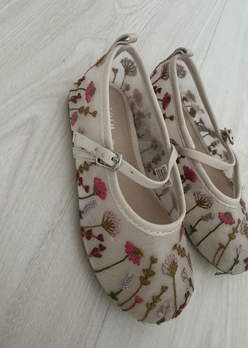 Nakışlı Beyaz Kız Babet Dantel Detaylı - Görsel 5