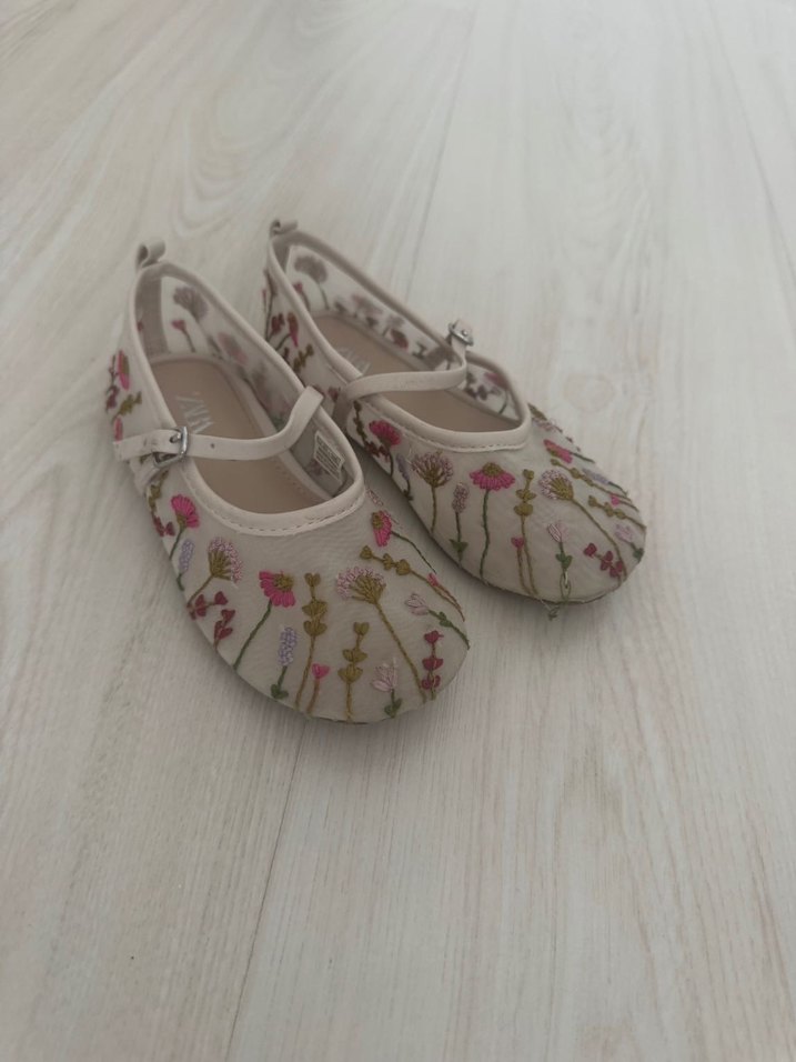 Nakışlı Beyaz Kız Babet Dantel Detaylı - Görsel 4