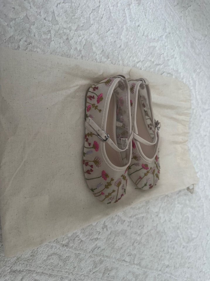 Nakışlı Beyaz Kız Babet Dantel Detaylı - Görsel 3