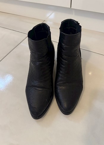 Siyah Deri Tokalı Blok Topuklu Kadın Bot - Görsel 2