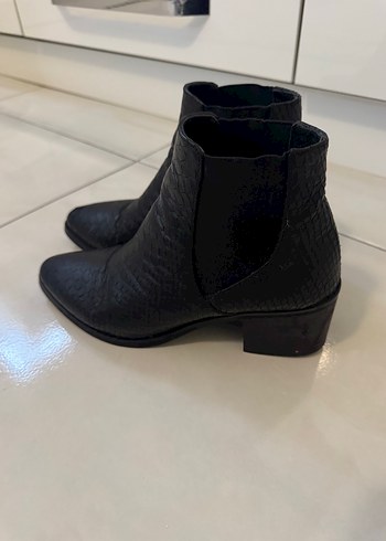 Siyah Deri Tokalı Blok Topuklu Kadın Bot - Görsel 3