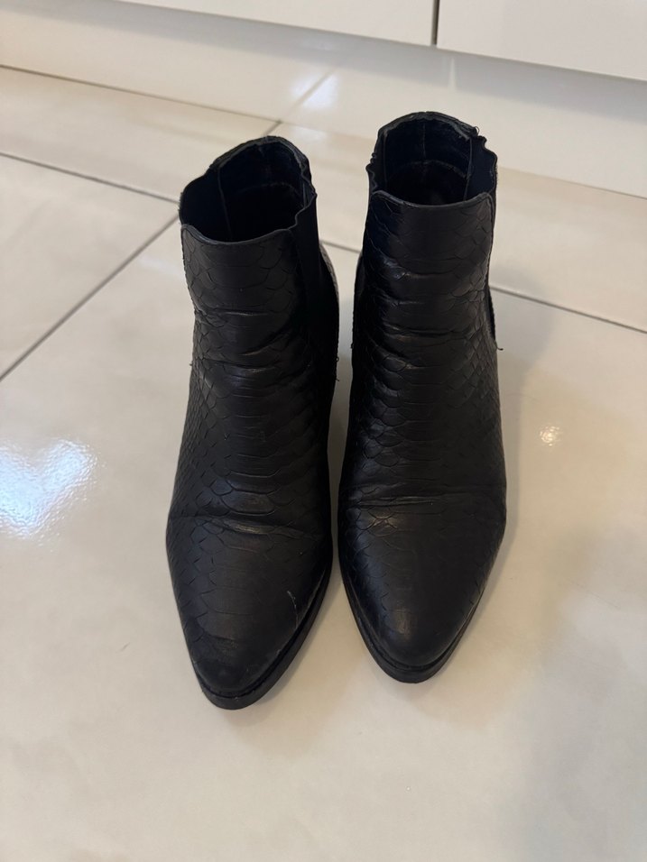 Siyah Deri Tokalı Blok Topuklu Kadın Bot - Görsel 2