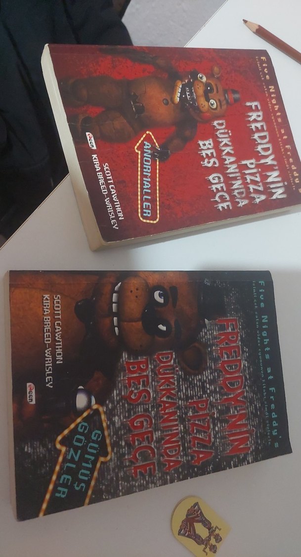Freddy'nin Pizza Dükkanında Beş Gece 1 ve 2 fnaf kitap - Görsel 2