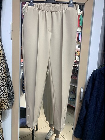 Kadın krem rengi krem kumaş pantolon