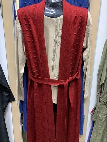 Tesettür uzun kemerli ince triko yelek - Görsel 2