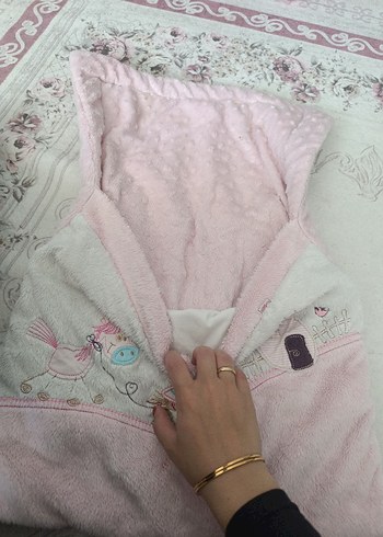 Pembe Nakışlı Bebek Peluş Battaniye - Görsel 4