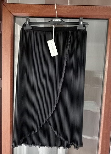 Diğer Siyah Etek Crep Marka Etiketli Ürün