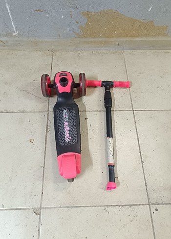 Kırmızı Çocuk Scooter'ı LED Işıklı - Görsel 5