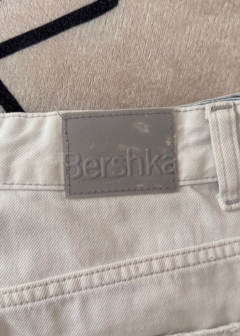 40 Beden Yırtık Detaylı Bağlama Desenli Mini Denim Şort