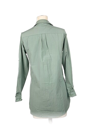 m Beden PreLoved Gömlek %70 İndirimli.