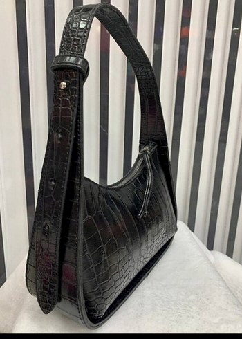 Klasik Siyah Deri Yılan Desenli Kadın Çanta