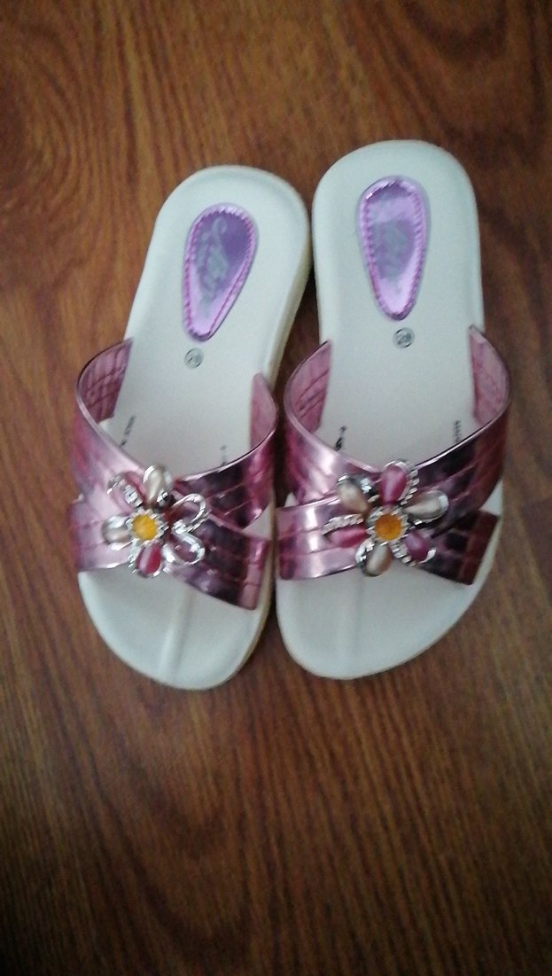 Çiçek Detaylı Pembe Tokalı Kız Terlik - Görsel 2