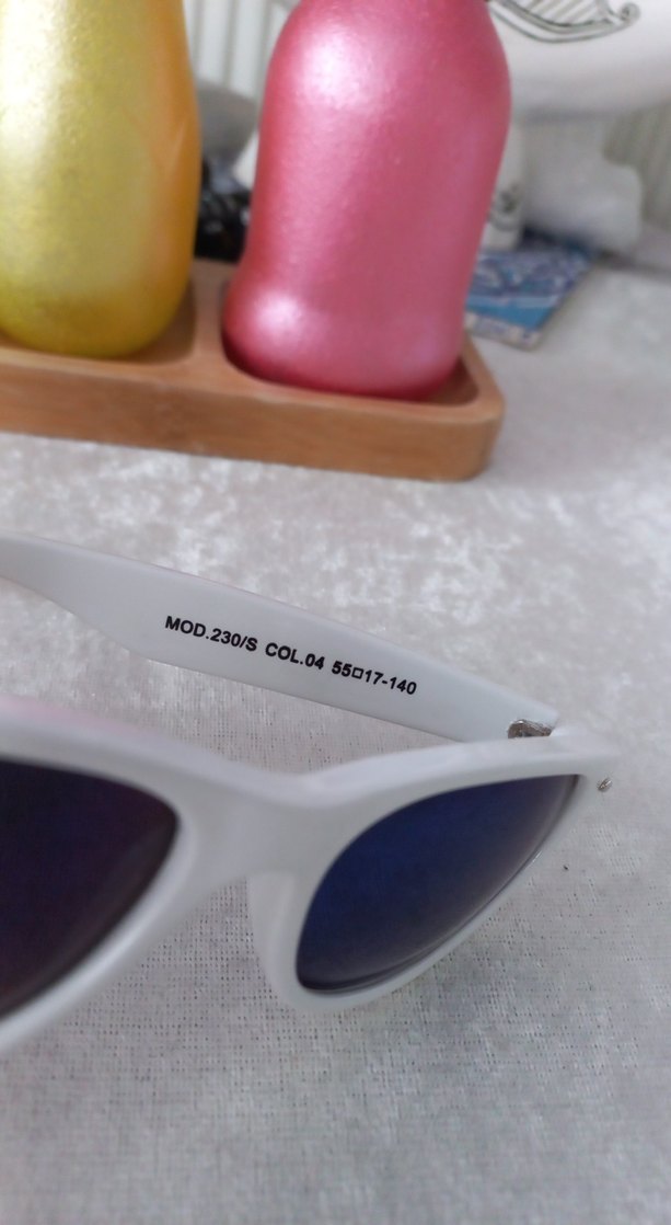 Beyaz Transparan Çerçeveli Kadın Güneş Gözlüğü - Görsel 3