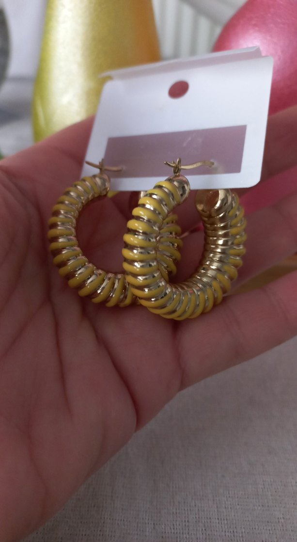 Sarı Mini Yılan Desenli Elastik Küpeler - Görsel 2