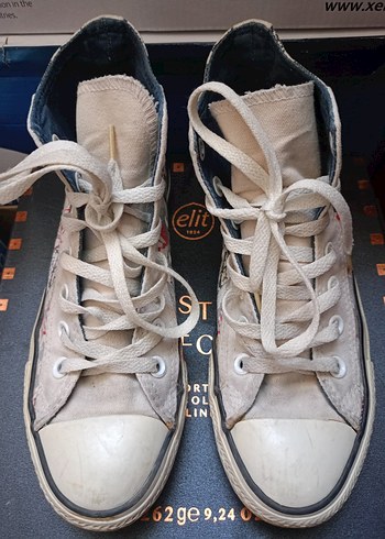 Desen Detaylı Orjinal Converse Ayakkabı