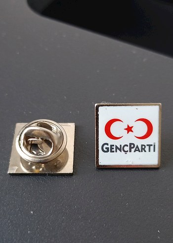 Genç Parti Rozetleri