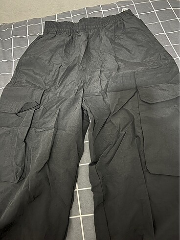 m Beden Bershka paraşüt pantolon