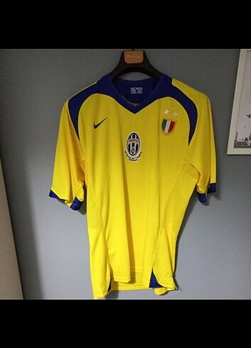 Juventus 100. Yıl Forma ve Sweatshirt 