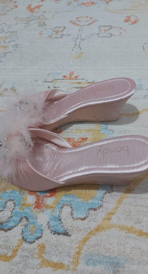 Pembe Kürklü Nakışlı Kadın Terlik - Görsel 2