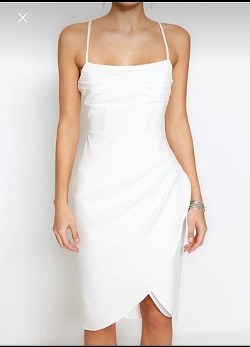 m Beden Trendyolmilla beyaz mezuniyet elbisesi