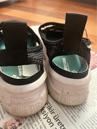 31 Beden siyah Renk Converse kız sandalet
