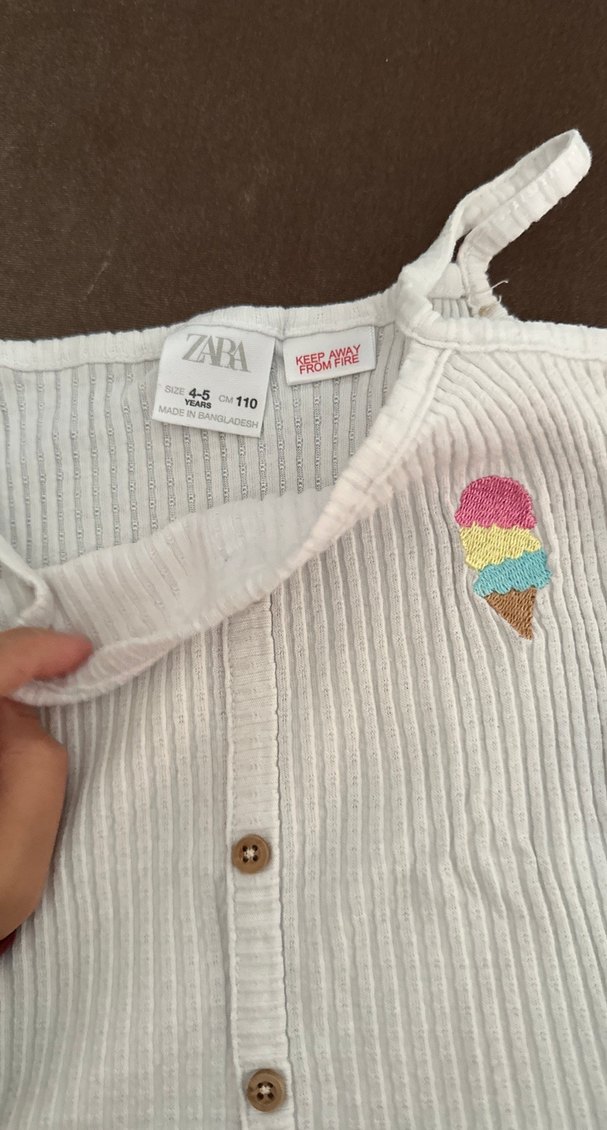 Kız Çocuk Beyaz Düğmeli Nakışlı Atlet - Görsel 3