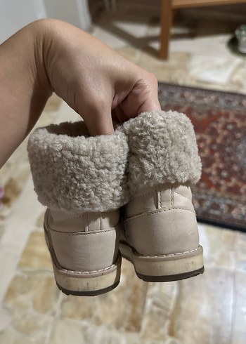 Kız Çocuk Beyaz Kürklü Bot - Görsel 4