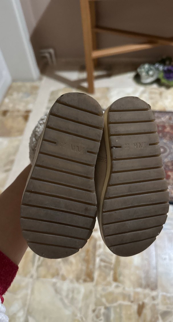 Kız Çocuk Beyaz Kürklü Bot - Görsel 3