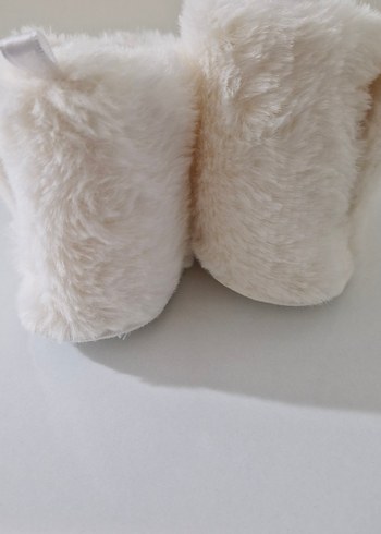 Kız Çocuk Beyaz Nakışlı Peluş Ev Terliği - Görsel 2