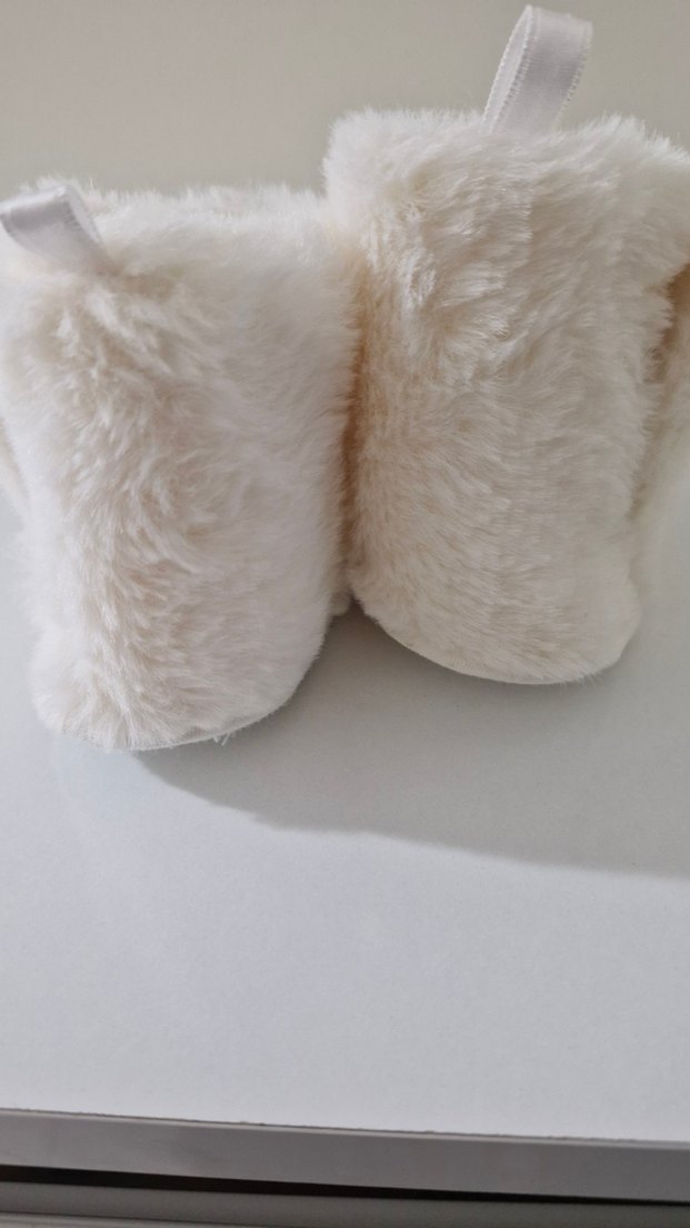 Kız Çocuk Beyaz Nakışlı Peluş Ev Terliği - Görsel 2