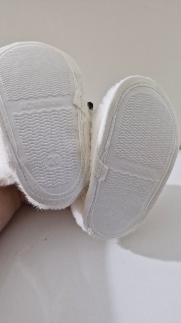 Kız Çocuk Beyaz Nakışlı Peluş Ev Terliği - Görsel 3