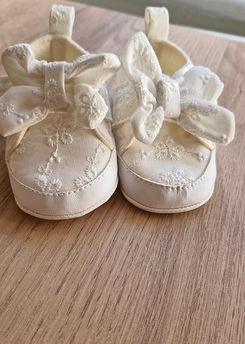 Kız Bebek Beyaz Fiyonk Detaylı İlk Adım Ayakkabısı - Görsel 3