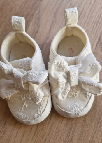 Kız Bebek Beyaz Fiyonk Detaylı İlk Adım Ayakkabısı - Görsel 2